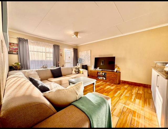 2 BEDROOM TOWNHOUSE FOR SALE IN MEYERSDAL